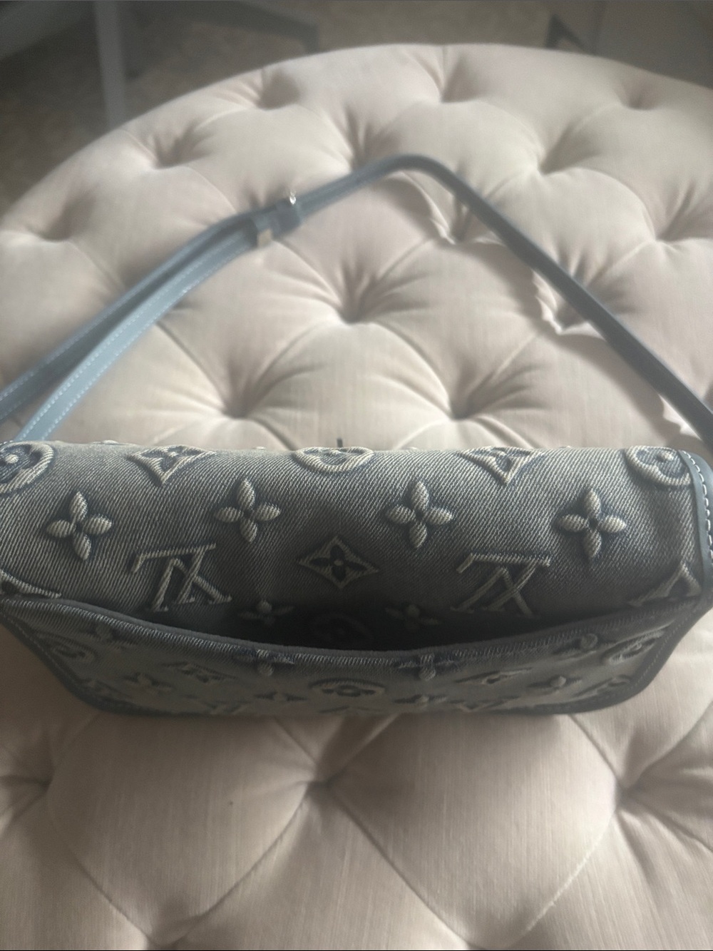 Denim bag with magnetic closure and outside pocket for Cell Phone. - Picture 4 of 7